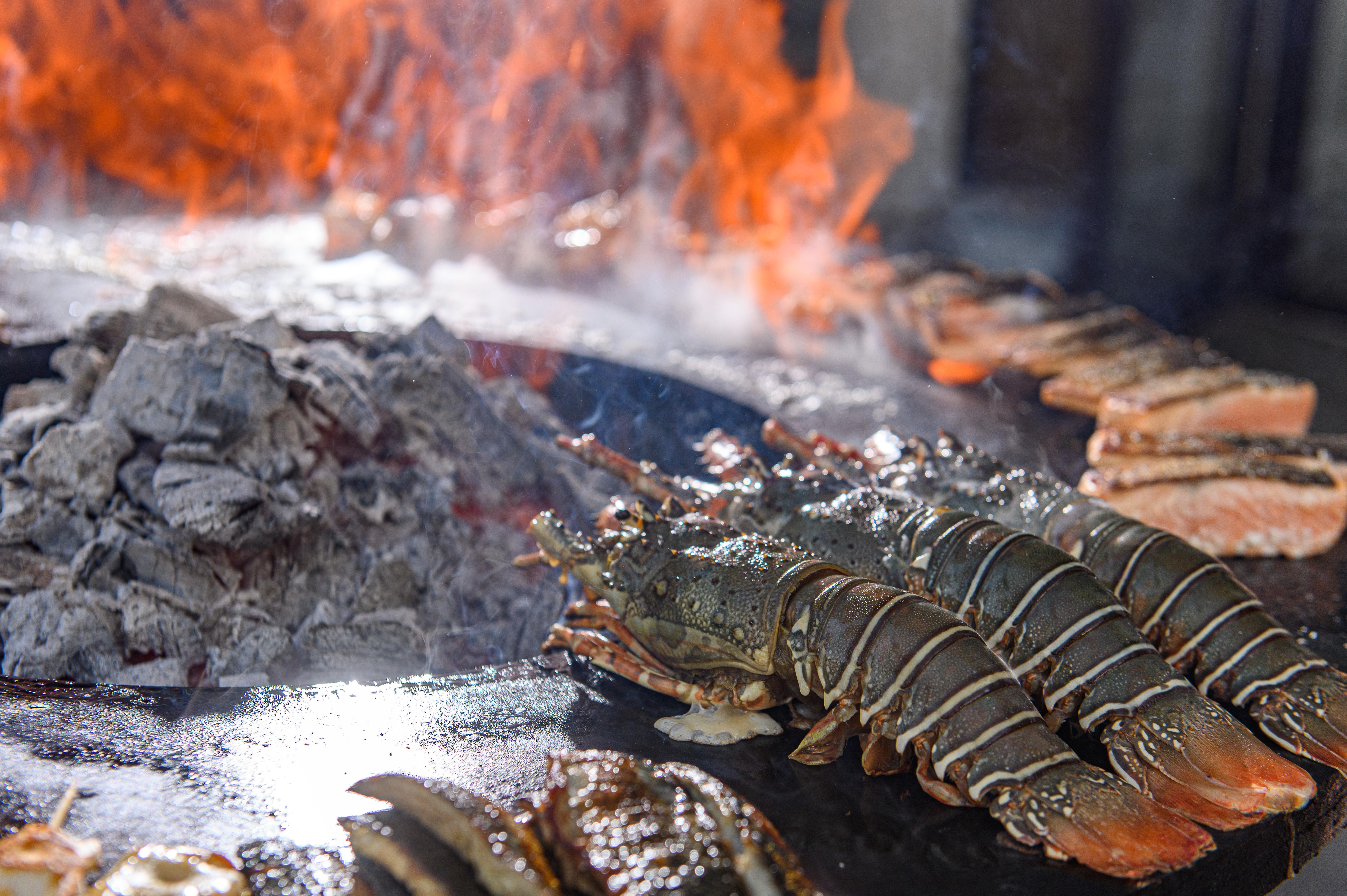 Minos Imperial Luxury Beach Resort & Spa Milatos Extérieur photo Lobster being grilled