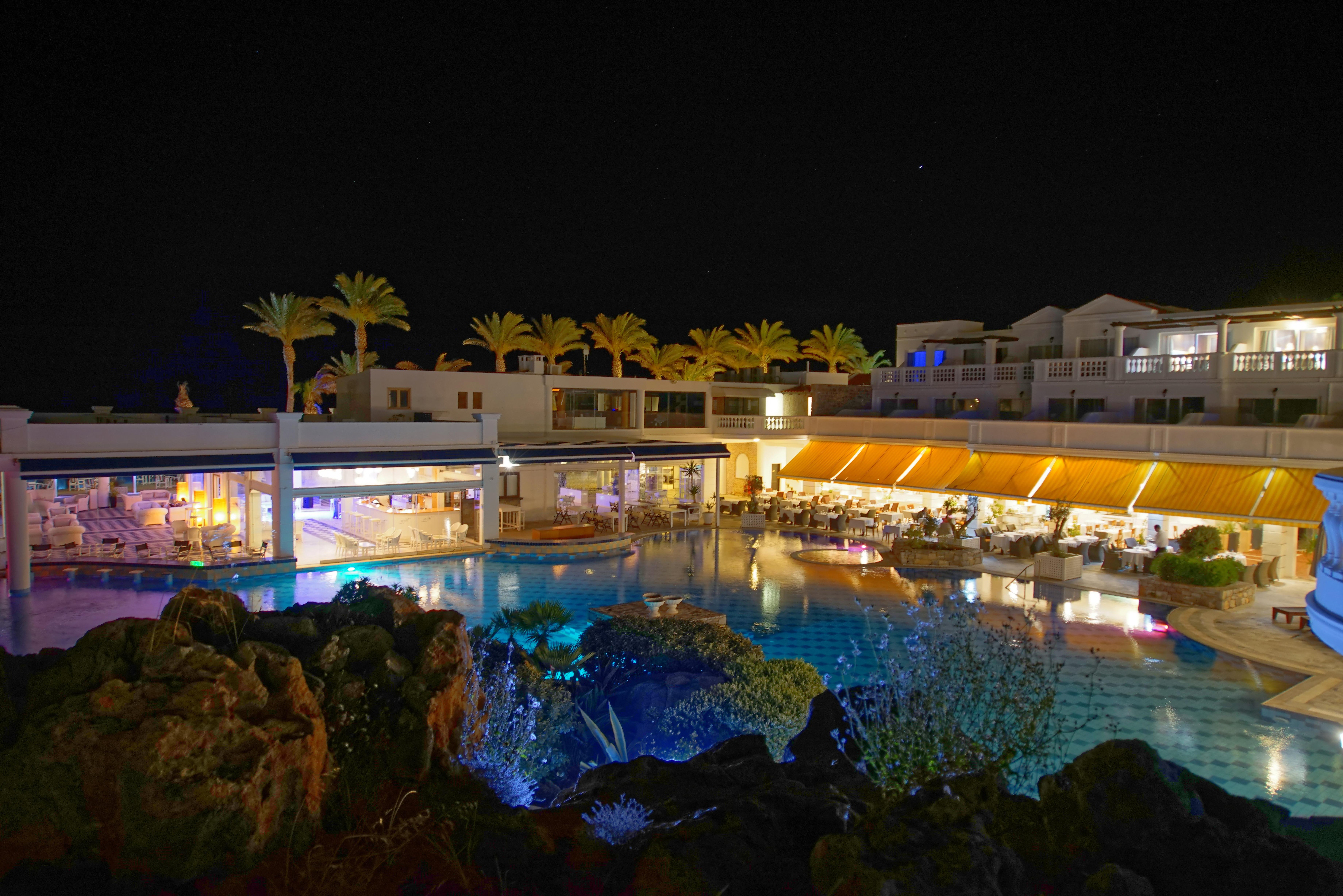 Minos Imperial Luxury Beach Resort & Spa Milatos Extérieur photo The resort at night